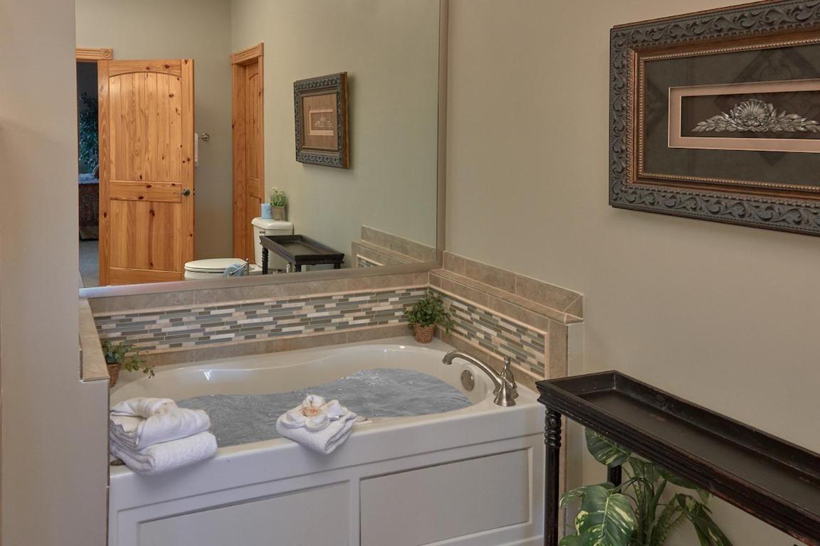 Journey'S End, 5 Bedrooms, Sleeps 12, Private Outdoor Pool, Theater, Sauna Sevierville Esterno foto